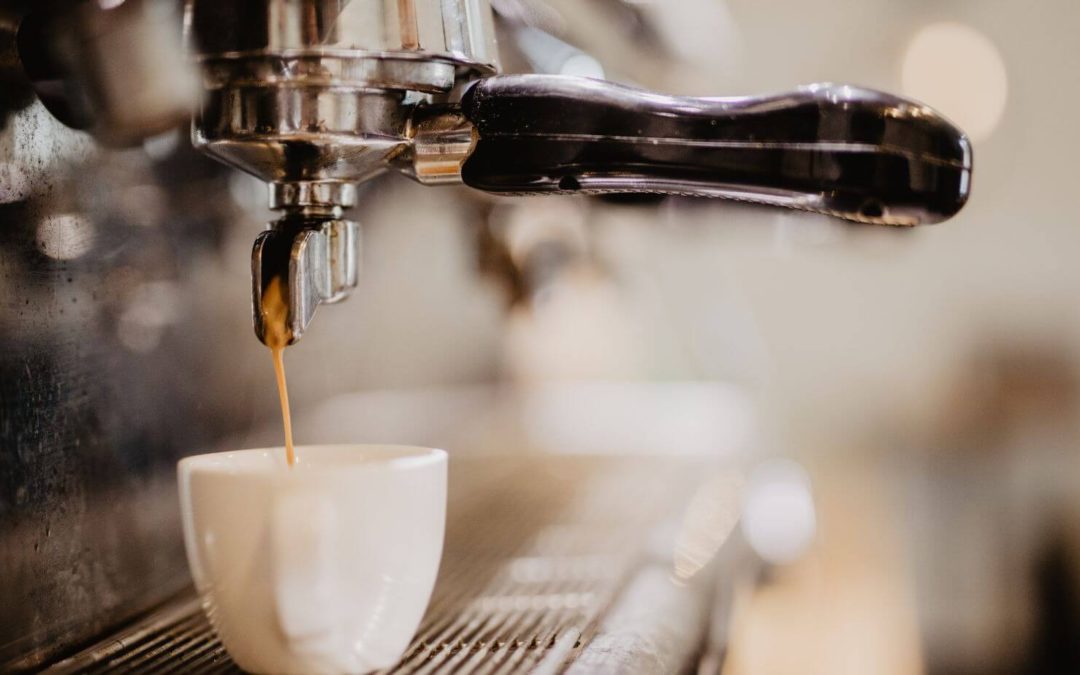 Picie espresso bez tajemnic – jak robić to prawidłowo?